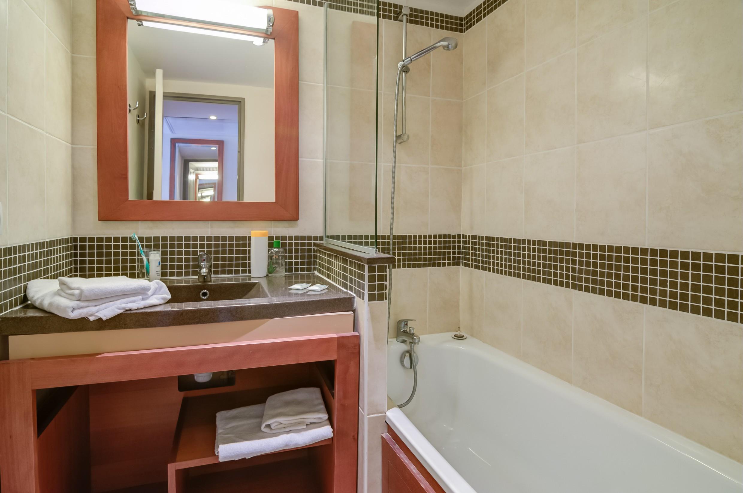 Sowell Hotels Ardeche Grospierres Exterior photo