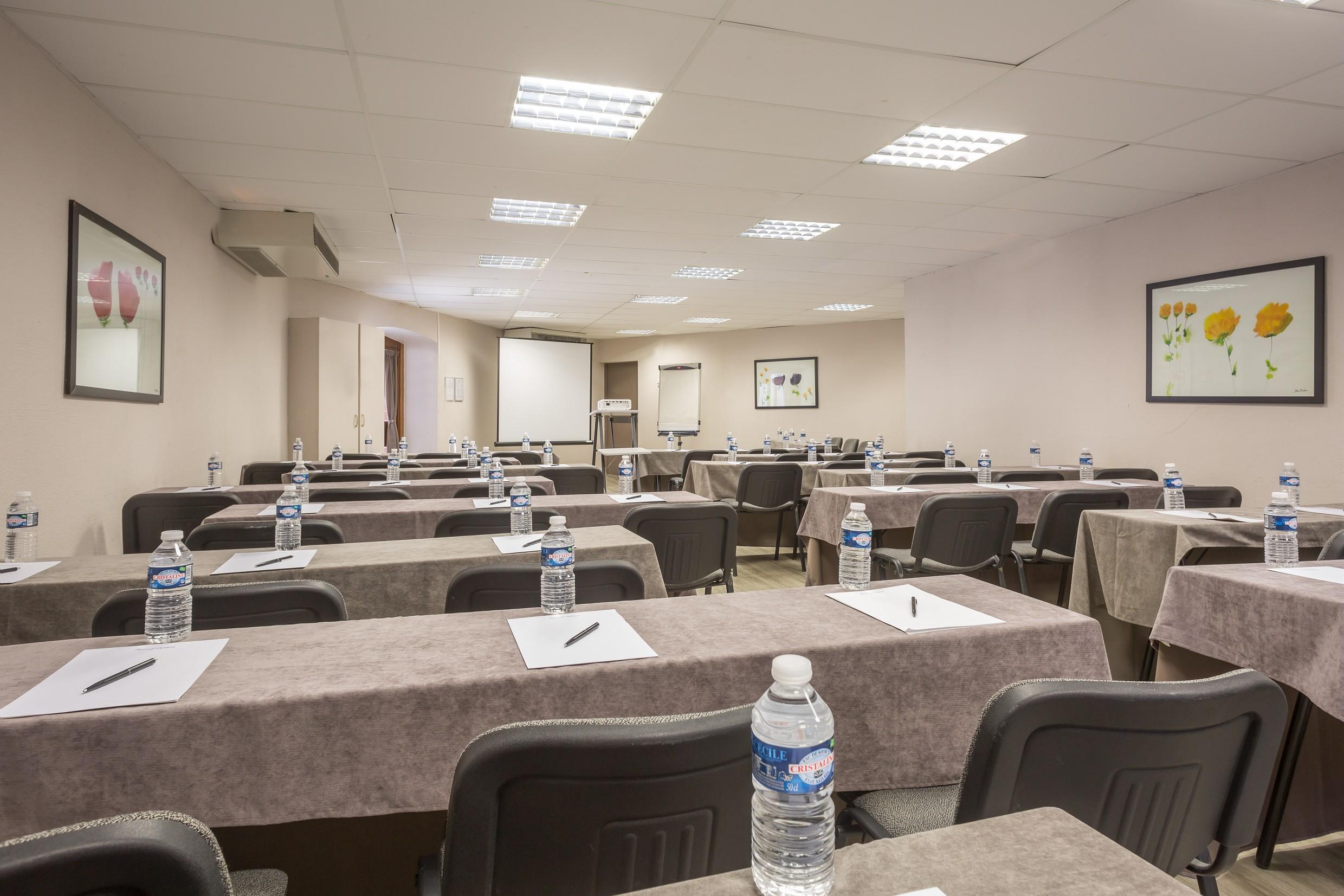 Sowell Hotels Ardeche Grospierres Exterior photo