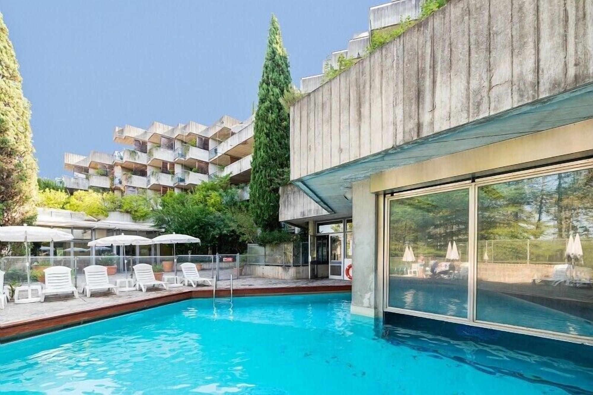 Sowell Hotels Ardeche Grospierres Exterior photo